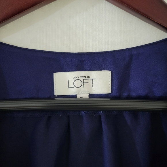 LOFT Blue Satin Short Sleeve Pleated Blouse Women's Size 8 - Picture 3 of 4